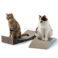 Vente en gros directe : Meuble pour animaux de compagnie 2-en-1 écologique, lit et griffoir pour chat en carton ondulé à motif imprimé
