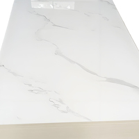 Panneau mural en PVC moderne à motif marbré 3D UV, haute brillance, imperméable, décoratif pour salle de bain, installation rapide