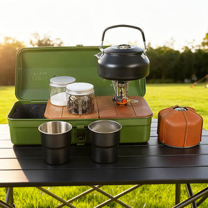 ハイキング用緑色キャリーケース収納ボックス、ポータブルキャンプ用金属ボックス、ティーセット、アラビアティーセット（ケトル、カップ、ストーブ付き） - Product Image 1