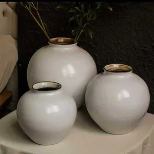 Beyaz vintage çömlek vazo eski aqua vazo çömlek vintage retro rustik sanat zanaat kil metal çömlek