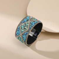 Bracelet Bohème Tendance à Fermoir Magnétique, Bijou Fait Main avec Perles de Pierre Concassée, Bracelet Large pour Femme