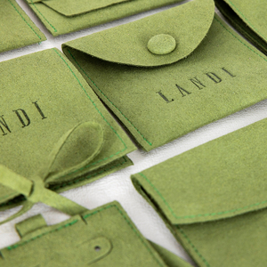Pochette personnalisée en microfibre de daim vert pour lunettes de soleil, emballage et présentoir à bijoux, pochette enveloppe en daim artificiel avec nœud double face - Product Image 6