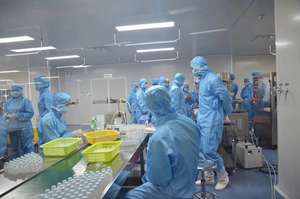 מכונת מילוי וצינורות פלסטיק חצי אוטומטיים עבור נוזל סיבובי - Product Image 5