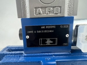 Válvula Hidráulica Proporcional 4wrde10/16/25/27/32 R900941436 4wrde25v1-220l-5x6l24k9wg152mr+r900939990 Z4we 6 E68-31/eg24k4 - Product Image 3