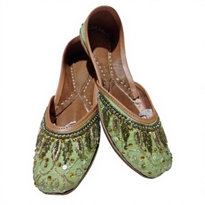 Chaussures pour femmes de haute qualité BS INTERNATIONAL, broderie indienne fantaisie, décoration en cristal, motif floral, nouvelle tendance de la mode, authentiques - Product Image 3