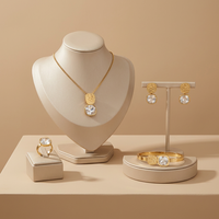 Ensemble de bijoux en acier inoxydable doré avec zircone cubique, comprenant collier, boucles d'oreilles, bracelet et bague, avec pierre bleue taille coussin texturée carrée, pour femme, vente en gros, personnalisable OEM