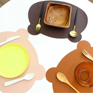 Sets de table en cuir de style nordique sur mesure, sets de table simples de couleur unie, résistants à l'huile et à l'eau, motifs ours et nuages pour enfants - Product Image 3