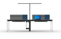 Bureau de travail pour 4 personnes avec plateau coulissant pour câbles et écran de confidentialité pour bureau