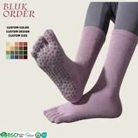 Chaussettes de Pilates antidérapantes professionnelles haut de gamme Chaussettes de sport à 5 orteils pour femmes Chaussettes personnalisées de Yoga à micro-pression pour l'automne