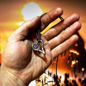 Nuova collana Twist Cross per uomini e donne che indossano regali decorativi 3D squisiti guardiani per i tuoi cari - Product Image 5