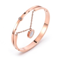 Bracelet jonc ouvert tendance pour femme avec boucle, en acier titane 316L plaqué or rose, incrustation de coquillage, logo personnalisé, vente en gros