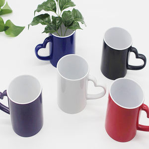 Tasse magique en céramique à Sublimation rouge, bleu et noir, poignée en forme de cœur brillant de haute qualité - Product Image 1