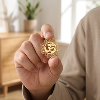 Broche de revers en acier inoxydable Yiwu Aceon, motif floral symbole du Yoga Om, mandala, lotus en filigrane doré