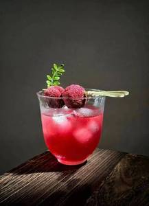 Toptancı Aynı %100 Meyve Suyu İçeceği Sunuyor. - Product Image 2