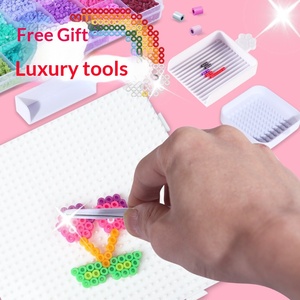 Perles thermocollantes Perler 2,6 mm, 120 couleurs, écologiques, pour jouets de puzzle DIY pour enfants, motifs de dessins animés faits à la main, boîte avec guide, directement de l'usine - Product Image 4