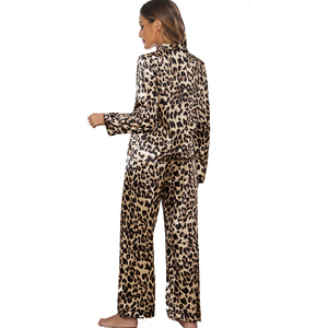 Ensemble de pyjama en satin imprimé classique de luxe pour femmes, cardigan ouvert sur le devant, pantalon long, tenue de nuit rayée florale - Product Image 2
