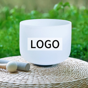Cuenco de cristal de cuarzo esmerilado de 432Hz con logotipo personalizado, instrumento de sanación por sonido para yoga, meditación y terapia de chakras con mazo. - Product Image 1