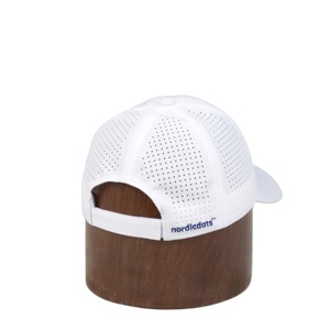 Casquettes de baseball OEM 5 panneaux blanches et noires imperméables pour hommes et femmes, casquettes de golf découpées au laser avec logo brodé 3D - Product Image 4