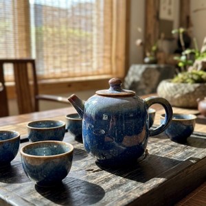 Théière artisanale en porcelaine Jun dans un coffret cadeau - Patrimoine culturel immatériel chinois pour offrir en cadeau de prestige et pour la cérémonie du thé - Product Image 4