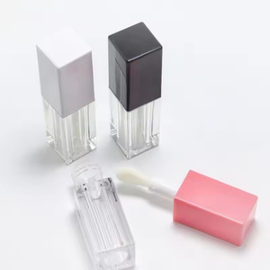 Tube carré de brillant à lèvres 5 ml avec logo personnalisé, en PETG transparent, vide, avec grand applicateur et bouchon à vis, emballage cosmétique - Product Image 1