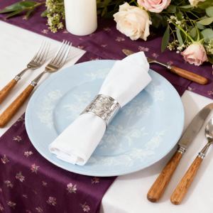 Assiettes de service classiques en porcelaine fine à motif végétal, écologiques, durables, blanches et bleues, pour la restauration, la vente en gros et la vaisselle de mariage - Product Image 6