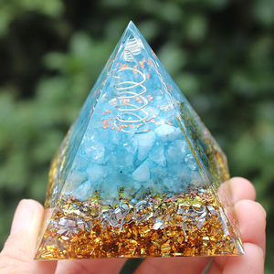 Pyramide en résine époxy Kogiya avec motif végétal rétroéclairé, ornement de bureau, cadeau d'anniversaire - Product Image 3