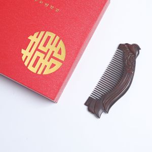 ชุดหวีแต่งงานจีนสุดหรู แกะสลักลายเป็ดแมนดารินด้วยมือ หวีไม้จันทน์แดง ของขวัญสำหรับแขกในงานเลี้ยงฉลองสมรส - Product Image 3