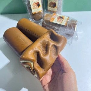 Jouet à presser en PU en forme de gâteau roulé au chocolat 10*5cm, super doux, simulation alimentaire, rebond lent, anti-stress, jouet de décompression souple - Product Image 3