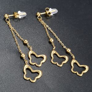 Boucles d'oreilles pendantes de luxe en forme de papillon pour femmes, plaquées or 18 carats, en acier inoxydable, avec pompon, vente en gros - Product Image 4