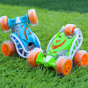 HOSHI 1615 KF22 Auto Acrobático con Spray de 2.4Ghz, Vehículo con Giro, Auto a Control Remoto para Niños, Regalo de Navidad, <span class=keywords><strong>Juguetes</strong></span> de Auto RC - Product Image 1