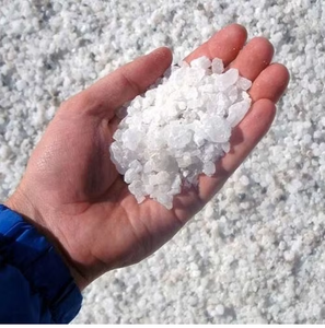 Chlorure de sodium (NaCl) de sel de dégivrage industriel et de qualité alimentaire de haute pureté pour le stationnement des trottoirs piétonniers - Product Image 5