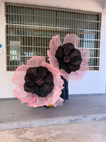 Bunga Organza Raksasa Kontras Pink Hitam Buatan Tangan untuk Dekorasi Lorong Pernikahan, Pajangan Jendela Mal, dan Penataan Acara