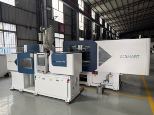 Machine de moulage par <span class=keywords><strong>injection</strong></span> horizontale automatique de bureau, <span class=keywords><strong>2T</strong></span>, petite taille, haute efficacité, pompe à vis PLC, économe en énergie, vente chaude - Product Image 2