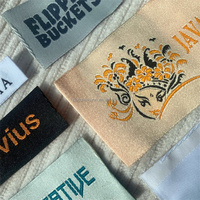 Étiquettes de vêtement tissées blanches privées sur mesure Étiquettes en tissu de coton à col en fer avec logo pour étiquettes d'emballage de fabricant de vêtements