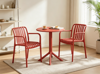 Ensemble de salle à manger d'extérieur compact et moderne avec chaises en plastique légères à assemblage facile et table à lattes pour bistrot, véranda et jardin