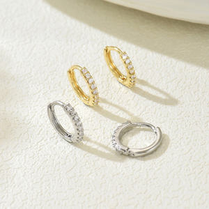 Pendientes de aro simples de Venta caliente para mujer, circón geométrico de una sola fila y accesorio de moda clásico de latón para regalos - Product Image 3