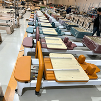 Lit de Pilates compact et pliable en aluminium blanc durable pour la remise en forme à domicile et en studio