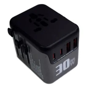 Universal EU UK HK hotel plug socket travel adapter charger dengan 2 usb 2 Tipe c AC output plug