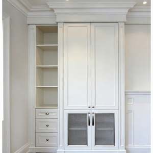 Armario Empotrado Clásico Blanco Balom con Puertas, Armario de Dormitorio Europeo de Lujo, Mueble de Almacenamiento, Diseño Personalizado - Product Image 2