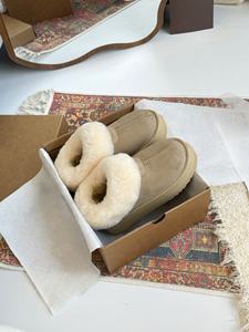 Bottes de neige classiques pour femmes - Chaussures en laine à semelle épaisse de haute qualité, avec une bonne isolation, antidérapantes et respirantes - Product Image 2