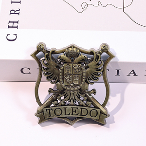 Imán para Refrigerador con Emblema Heráldico de <span class=keywords><strong>Toledo</strong></span>, España, <span class=keywords><strong>en</strong></span> Aleación de Zinc, Recuerdo de Viaje - Product Image 1