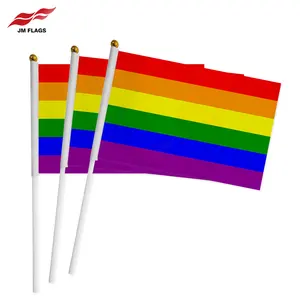 Grosir harga rendah desain bendera LGBT kustom bendera melambai tangan