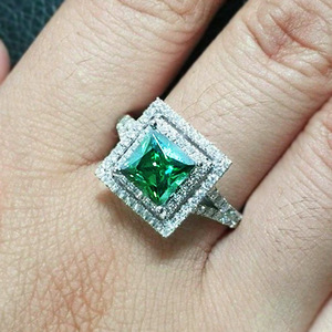 Elegante Anello di Fidanzamento per Donne, Gioiello Scintillante da Indossare a Feste - Product Image 2