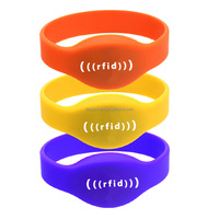Bracelets RFID ovales en silicone écologique imperméable 13,56 MHz HF, bracelet fixe pour poignet, diamètre 60 mm 65 mm, pour station balnéaire, station de spa