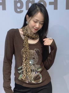 เสื้อเชิ้ตแขนยาวคอกลมสำหรับผู้หญิงสำหรับฤดูหนาว ดีไซน์แบบผ้าพันคอ ประดับด้วยคริสตัลคุณภาพสูง ผ้าฝ้ายริบบิ้น ทรงเข้ารูป - Product Image 1