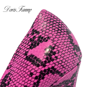 Chaussures à talons hauts sexy Doris Fanny pour femme, escarpins violets imprimé serpent à enfiler pour l'automne et la saison des fêtes - Product Image 3