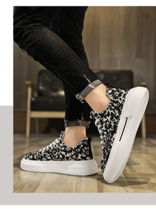 รองเท้าผ้าใบสีขาวพิมพ์ลายสไตล์เรโทร พื้นหนา ระบายอากาศได้ดี แฟชั่นใหม่ประจำฤดูร้อนปี 2026 สำหรับผู้ชาย เหมาะสำหรับออกกำลังกายและเดิน - Product Image 2