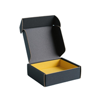 Boîte d'expédition en carton ondulé imperméable réutilisable personnalisée avec gaufrage, nouveau design pour les vêtements, les chaussettes, l'emballage d'expédition, matériaux recyclés