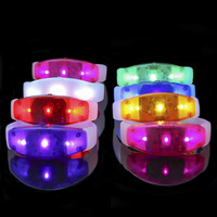 Bracelets lumineux pour événements, bracelet LED activé par le son, bracelet LED violet clignotant, bracelet télécommandé rechargeable