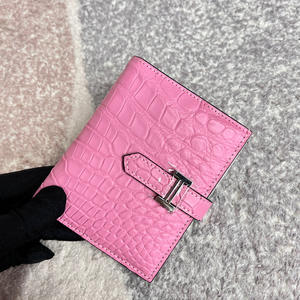 Cartera de mujer personalizable de cuero genuino de cocodrilo, bolso de cuero de diseñador de lujo con opción de logotipo personalizado. - Product Image 1